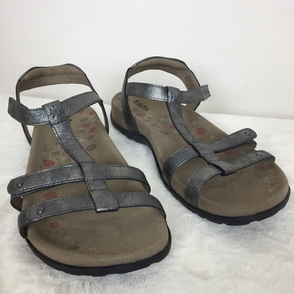 taos trophy sandals canada